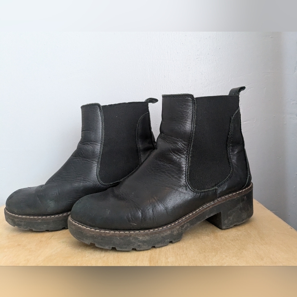 Anthropologie *flawed* Black Leather Chelsea Boots size 8.5